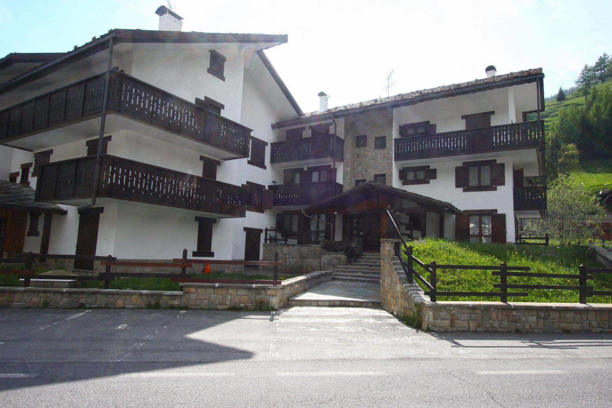 Champoluc Apartments Esterno foto